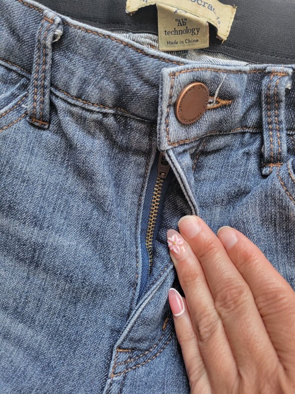 Democracy Ab Technology Blue Denim Cropped Jeans Size 12 Stretch Casual Everyday - Picture 6 of 10
